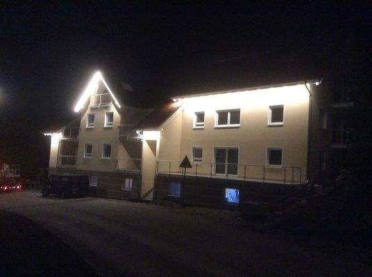 Aussenansicht Nacht im Winter