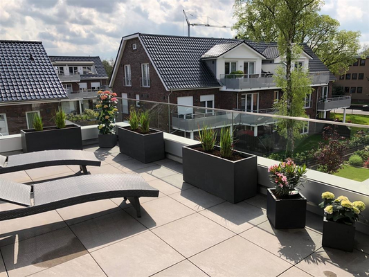 traumhafte Dachterrasse im Sommer