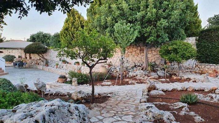 MIT VIDEO! Kreta, Plaka: Villa mit traditionellen Elementen und Meerblick zu verkaufen