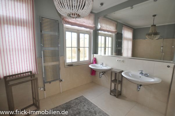 37-Bad-WC Vorderhaus OG.JPG