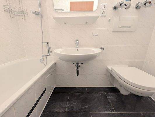 Badezimmer mit neuem WC