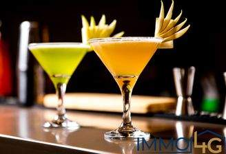 fresh-juices-apple-pear-glass-side-view