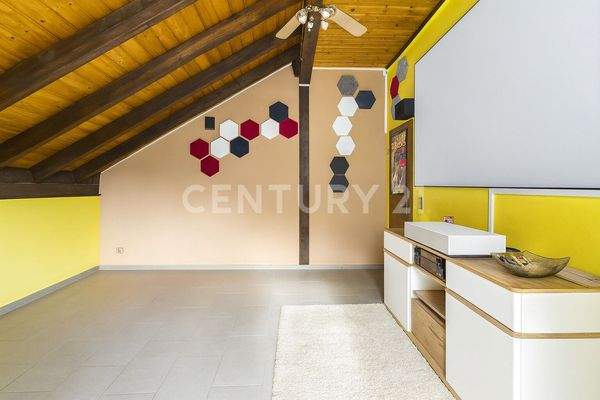 Kinder- oder Medienzimmer mit Akustikwand