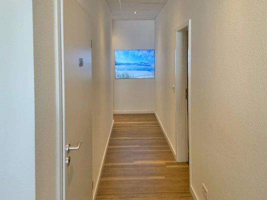 Physiotherapie a Flur zur den Behandlungsräumen