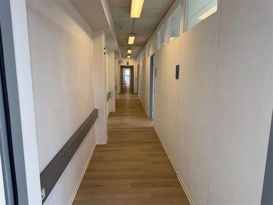 Büroflur linke Seite