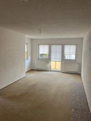 Wohnzimmer mit Balkon