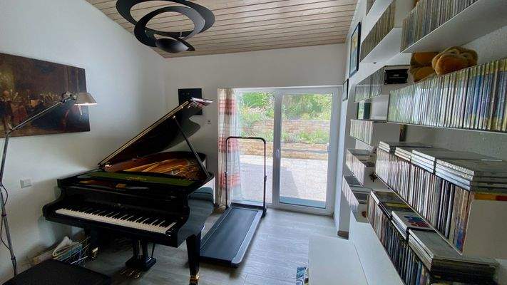 ...mit direktem Durchgang auf die schöne Terrasse