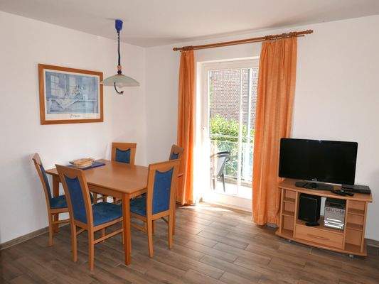 Integrierter Essbereich mit Ausgang zum Balkon