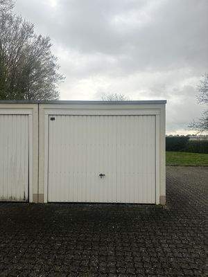Garage sowie Stellplatz