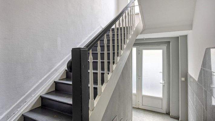 Hauseingang-Treppenhaus