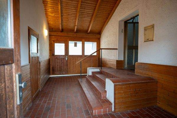 Eingangsbereich geschlossen.jpg