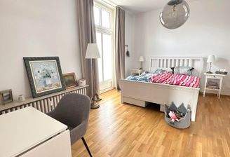 Großzügiges Schlafzimmer