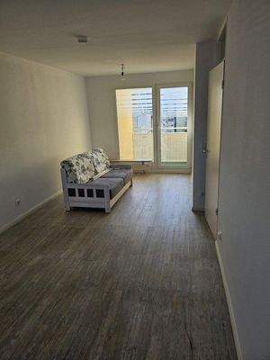 Wohnzimmer mit Balkon
