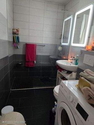 Duschbad mit ebenerdigen Duscheingang.jpg