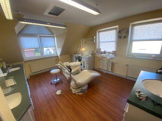 Behandlungszimmer.jpg