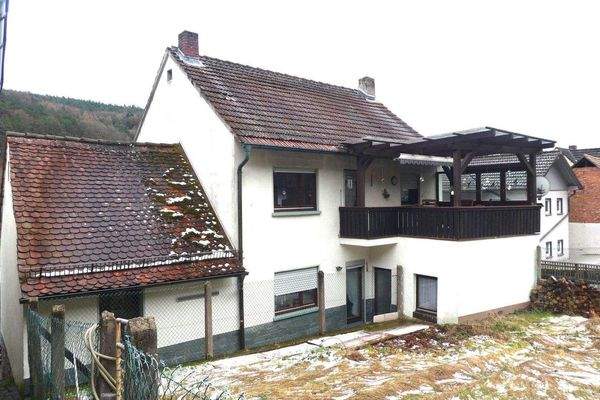 Rückansicht mit Terrasse