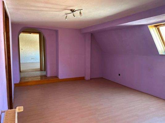 Durchgangszimmer im DG