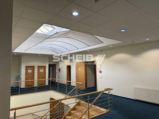 helles Treppenhaus durch Oberlicht