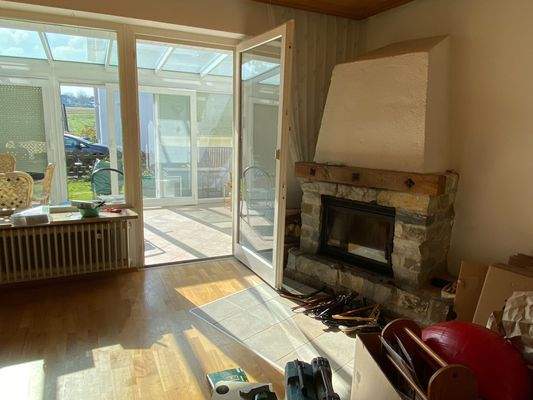 Wohnzimmer mit Kamin