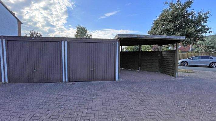 Garage (rechts) & Überdachung