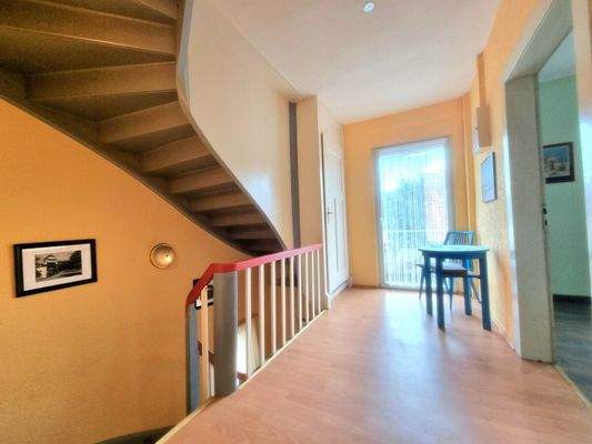 Selbst das Treppenhaus ist wohnlich