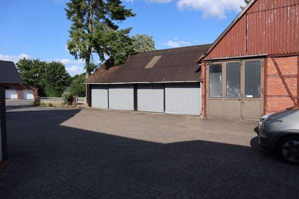 Garagen und Scheune