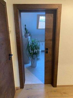 Schiebetüre zum Badezimmer