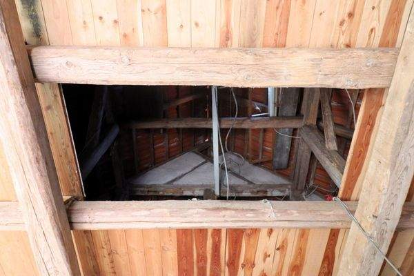 Blick nach oben in der alten Fachwerkscheune