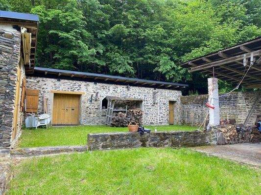 12 Blick auf den Pferdestall, ca. 5 Boxen Innen (1