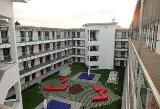 Innenhof (Sonne).JPG