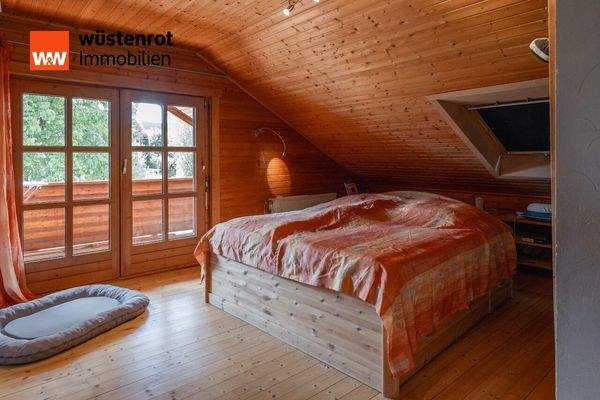 Elternschlafzimmer mit Loggia