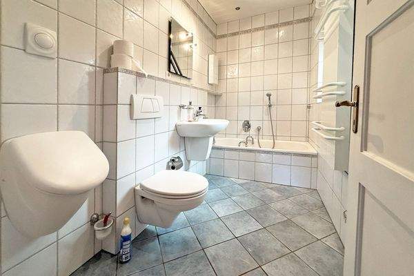 Badezimmer im Erdgeschoss