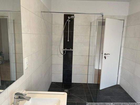 Tageslichtbad mit Dusche