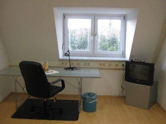 2. großer Schreibtisch.JPG