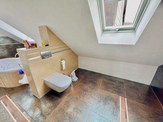 Wohnung 2 (Maisonettebereich) - Badezimmer -1