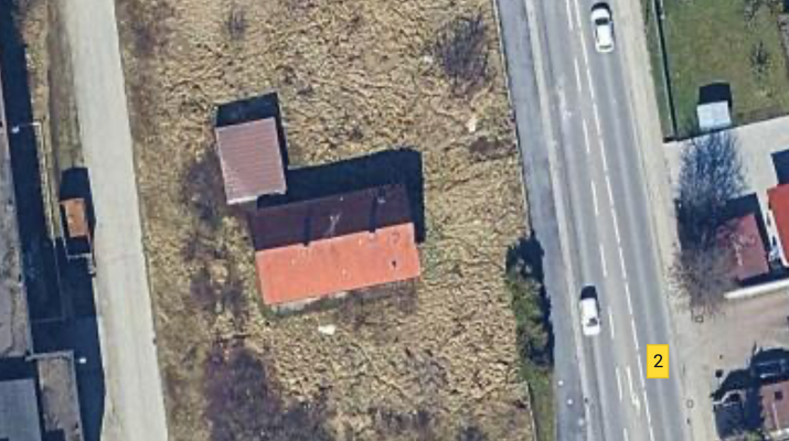 Vogelperspektive Haus/Garage mit Freifläche