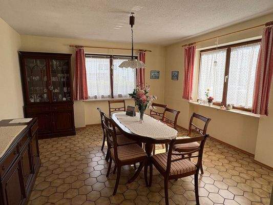 Esszimmer mit viel Platz für Gäste