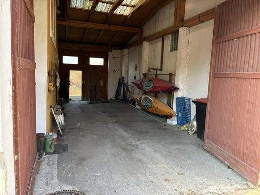 Hofeinfahrt -Parkplätze