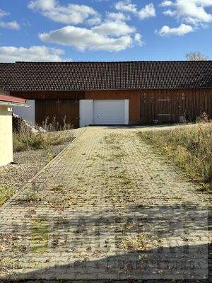 Zufahrt Nebengebäude