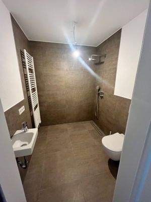 ViP_W1 - Gaste WC mit Dusche.jpg