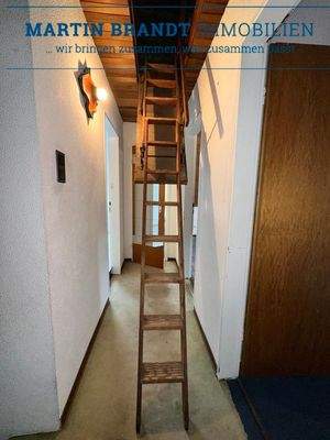 DG (Haus 2) Ausziehtreppe Haus 2