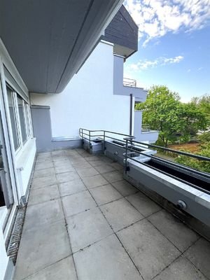 großer Süd-Balkon