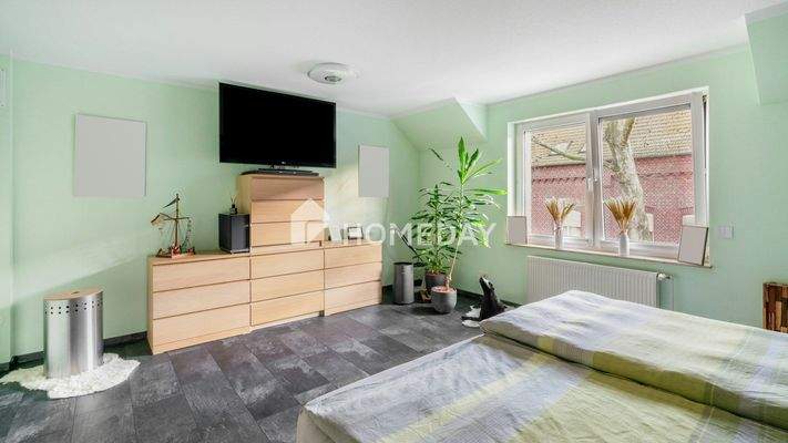 1. OG Schlafzimmer 1 2