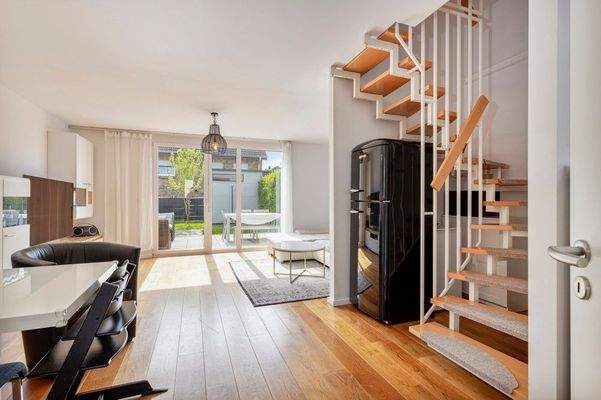 Essbereich - Blick ins Wohnzimmer