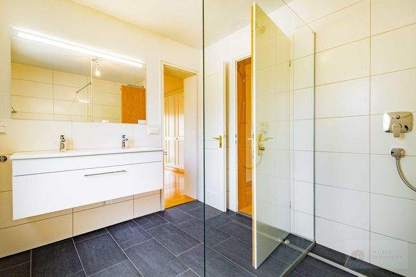 Wohnung 2: Badezimmer