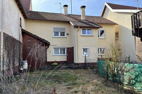 Objektrückseite mit Rasenfläche