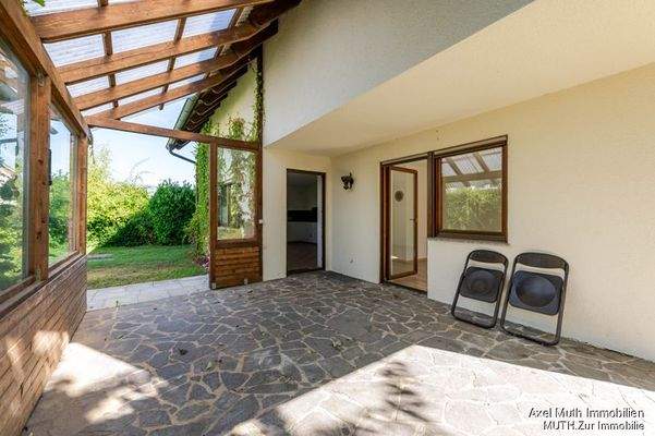 überdachte Terrasse