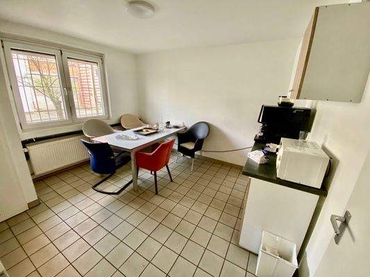 INFOS UNTER: 06171-586000