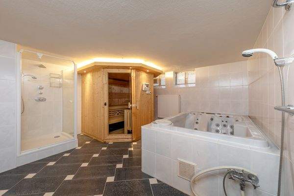 Sauna / Whirlpool UG Haus 1
