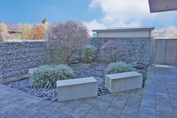 Platz vor dem Eingang